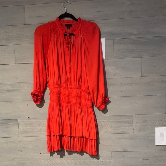 Elegant Red Satin Blouse - Picture 4 of 10